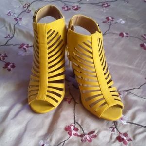 Yellow suede high heel shoes!